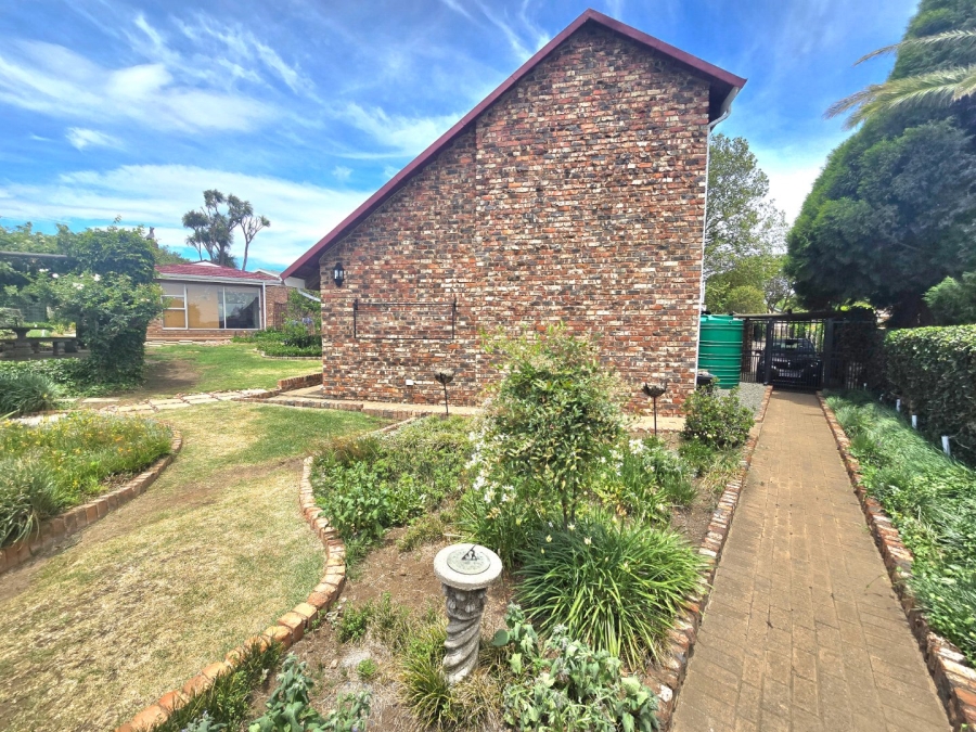 6 Bedroom Property for Sale in Panorama Free State